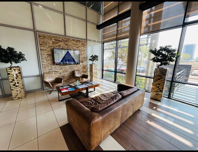1,600M² OFFICE TO LET IN WATERFALL